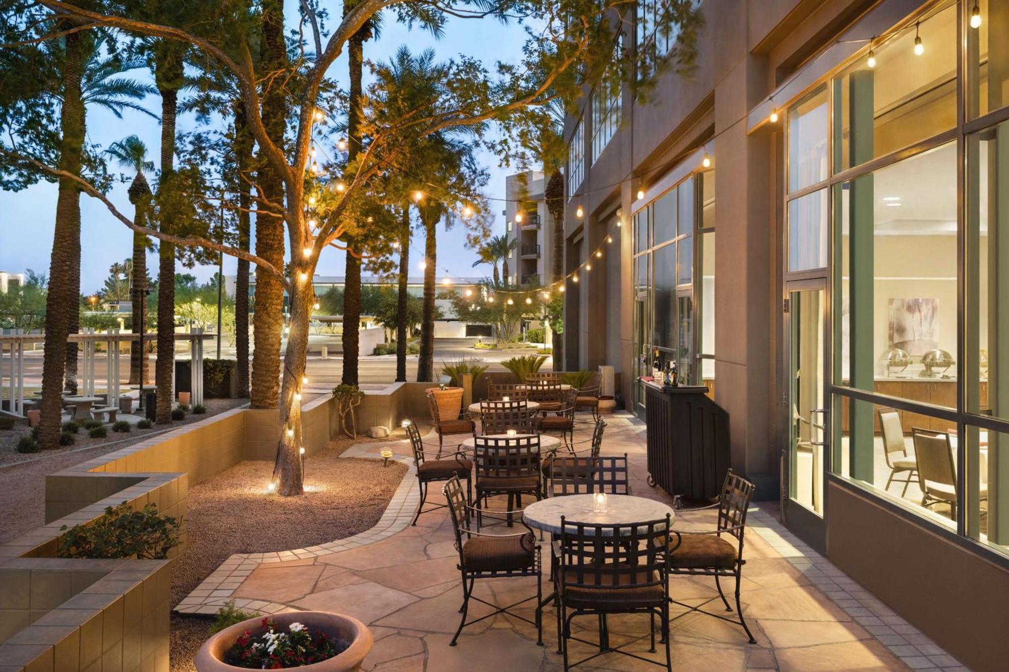 Embassy Suites By Hilton Phoenix Downtown North Exterior photo